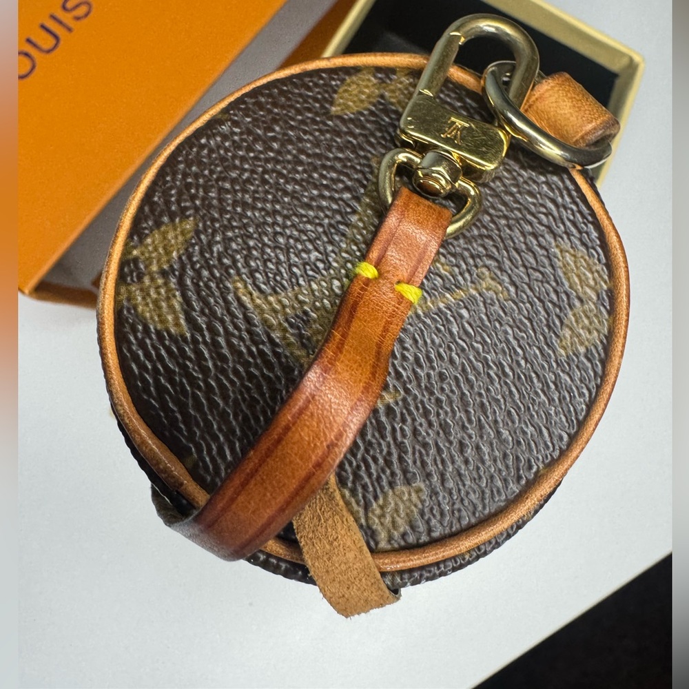 Louis Vuitton Monogram Trousse Ronde’ Pouch - Picture 12 of 14